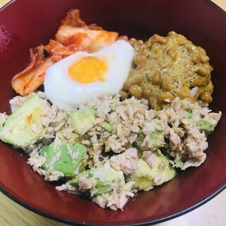 タンパク質50g！火を使わないアボツナ納豆丼